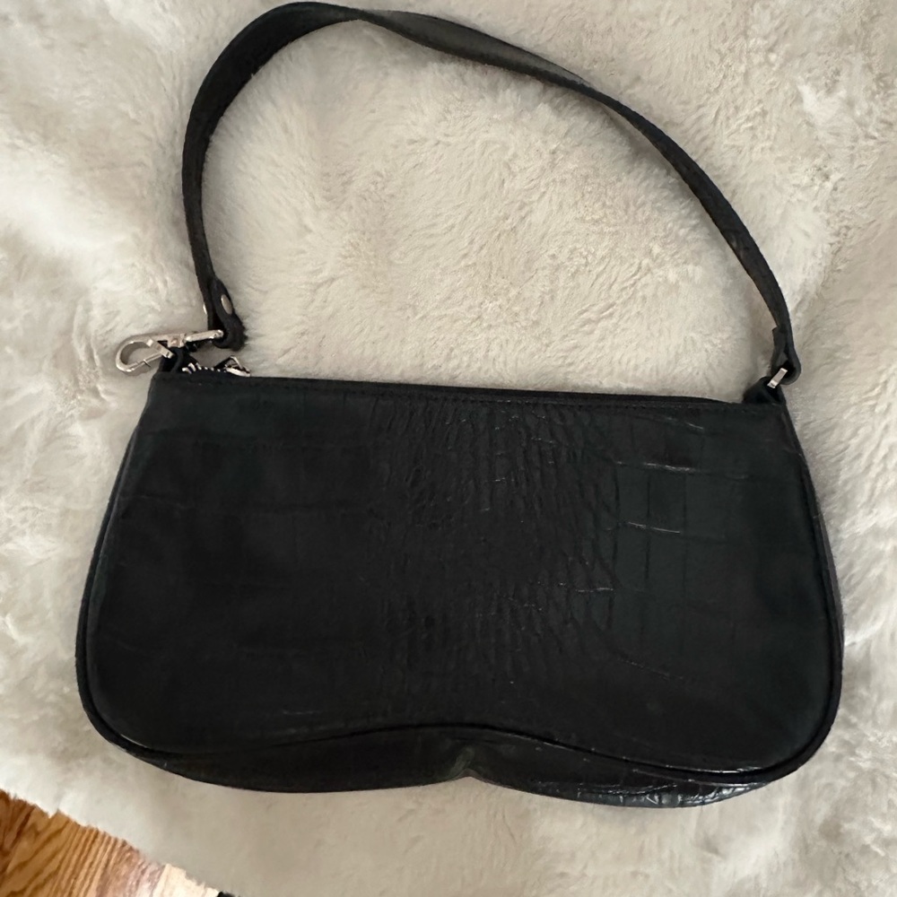 Sleek Black Crescent Shoulder Bag with Textured Fabric